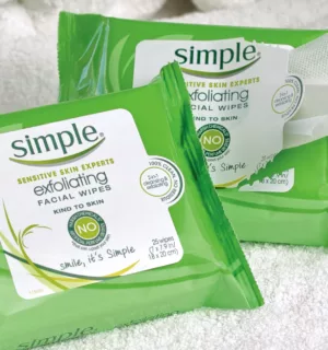 Simple exfoliating facial wipes in flexible product packaging.