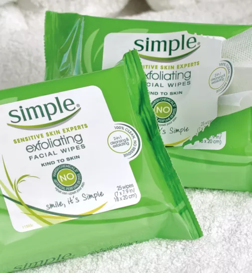 Simple exfoliating facial wipes in flexible product packaging.
